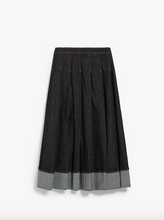 Load image into Gallery viewer, Max Mara Weekend Esposto Black Denim Pleated Skirt
